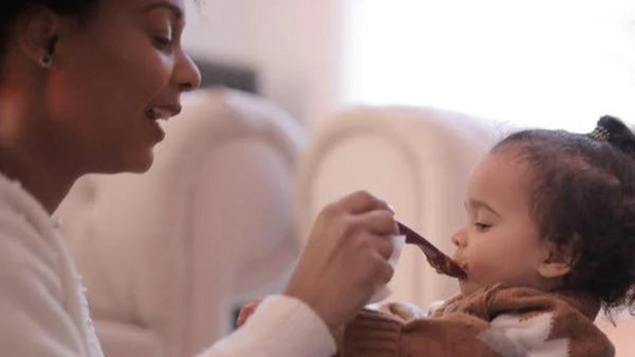 Namun, jangan khawatir! Ada berbagai cara untuk tetap membuat MPASI si kecil lezat tanpa melanggar aturan ini. Salah satu cara yang bisa kita coba adalah menggunakan bumbu aromatik alami sebagai pengganti garam dan gula.
