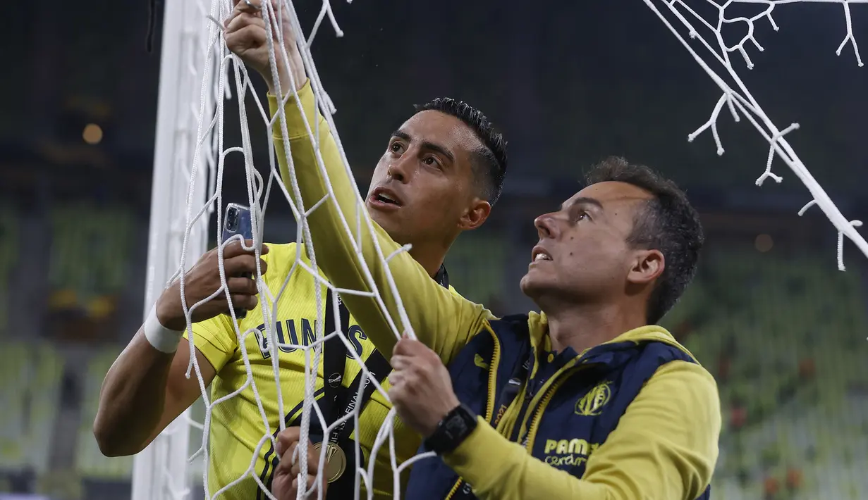 Ramiro Funes Mori. Bek tengah yang pernah berkiprah bersama Everton mulai 2015 hingga 2018 ini memang tidak diturunkan dalam partai final. Namun, kontribusinya yang bermain dalam 6 laga Liga Europa musim ini sudah cukup berandil besar atas kesuksesan Villarreal. (AFP/Kacper Pempel/Pool)