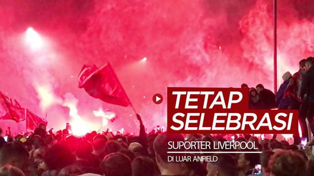 Berita video ribuan suporter Liverpool melakukan selebrasi di luar Anfield dan tidak menghiraukan risiko penyebaran COVID-19, Rabu(22/7/2020) malam hari waktu setempat.