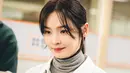 <p>Potongan gambar yang baru dirilis menampilkan Oh Yoon Jin, yang dipanggil oleh pemimpin redaksi setelah menerbitkan artikel eksklusifnya sendiri karena dia tidak dapat melewatkan satu informasi pun.</p>