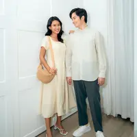 Melihat gaya serasi romantis Angga Yunanda dan Shenina Cinnamon yang bisa jadi inspirasi Lebaran. [@angga]