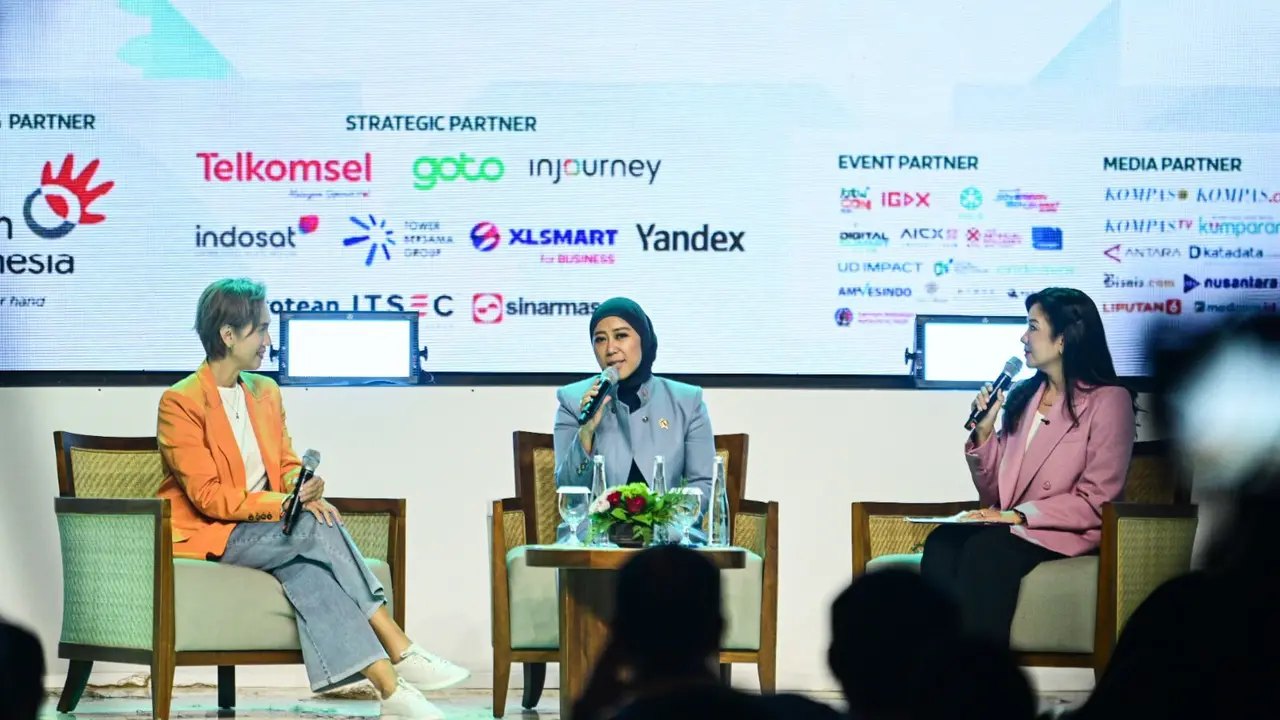 Menkomdigi Meutya Hafid serta Menteri Pembangunan Digital dan Informasi Singapura Josephine Teo