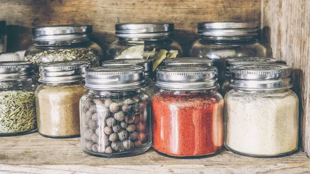 Trik Memaksimalkan Rasa Masakan dengan Bumbu Dapur Alami