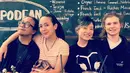 Menariknya, Charles Seaman merupakan orang ketiga yang menjadi pacar Leony. Usai hubungannya dengan Roger Danuarta dan Eros Sheila On 7 kandas, Leony memutuskan untuk enggan menikah. (Liputan6.com/IG/charles.n.g.s)