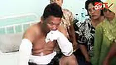 Enam rumah hancur dan 10 orang menderita luka bakar serius akibat meledaknya tabung gas atau elpiji tiga kilogram yang bocor. Polisi masih menyelidi peristiwa ini. 
