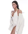 Demi Lovato menunjukkan pentingnya untuk mencintai diri sendiri dan menerima kekurangan diri sendiri lewat postingannya di Instagram. (instagram/ddlovato)