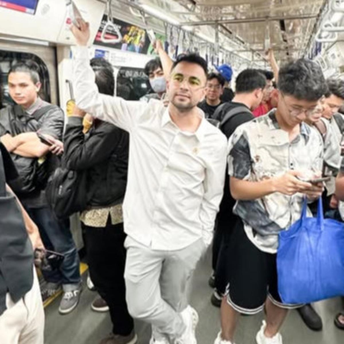 Potret Raffi Ahmad Duduk Dekat Presiden Prabowo Saksikan Timnas Indonesia di GBK, Pergi Naik MRT Demi Hindari Macet