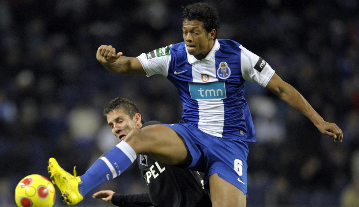 Fredy Guarin. Gelandang berusia 35 tahun yang sejak awal musim 2021/2022 berstatus tanpa klub ini didatangkan FC Porto dari Saint Etienne pada awal musim 2008/2009 dengan mahar 1 juta euro. Pada awal musim 2012/2013 Porto mempermanenkannya ke Inter Milan dengan nilai 11 juta euro. (AFP/Miguel Riopa)