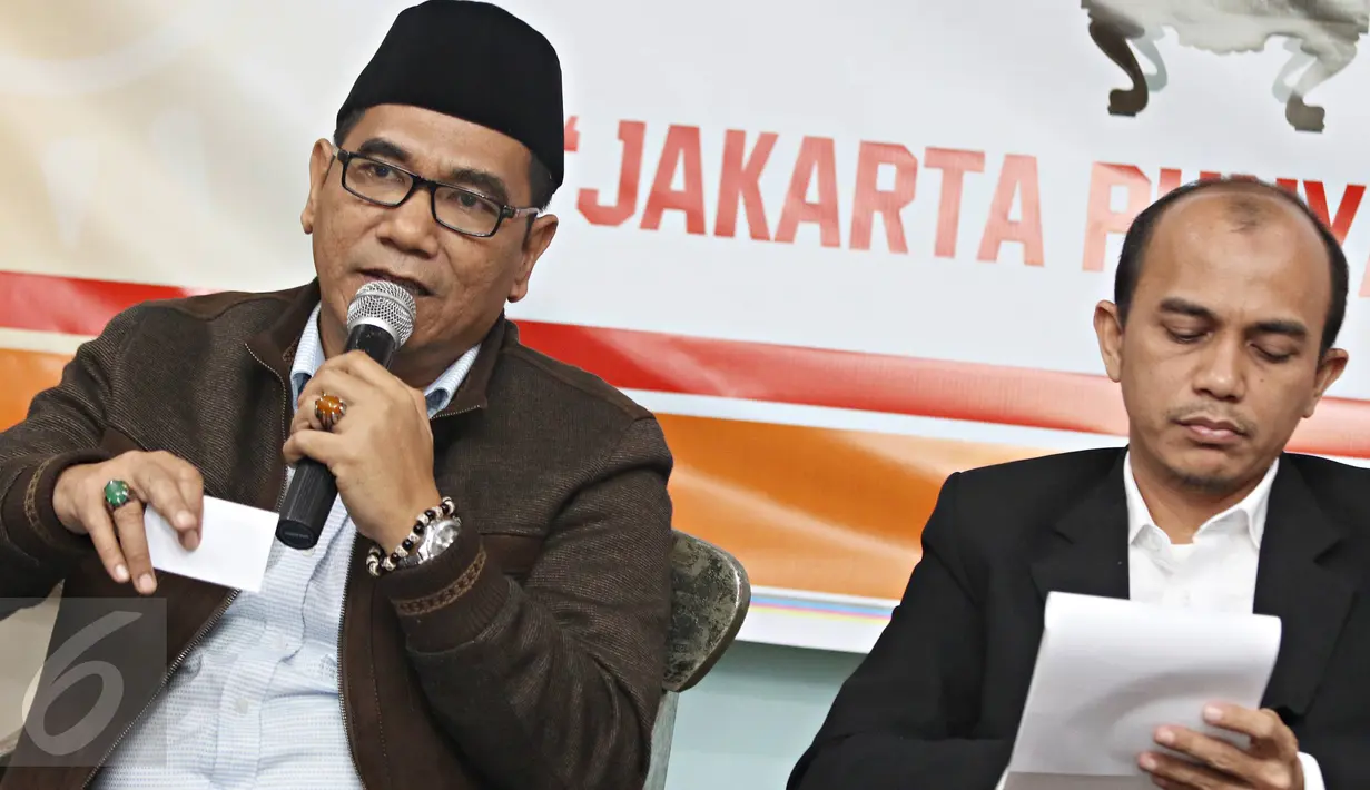 Biem Benyamin (kiri) saat menghadiri diskusi bertajuk "Menuju Kursi Empuk DKI 1", Jakarta, Minggu (28/2/2016). Biem berjanji tidak menjadikan jabatan gubernur sebagai bangku loncatan menuju jabatan yang lebih tinggi lagi. (Liputan6.com/Immanuel Antonius)