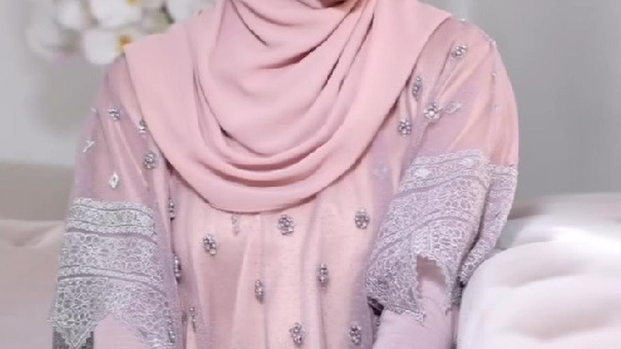 Potret Cantik Celine Evangelista Tampil Berhijab, Sempat Mengaku Nyaman hingga Penampilan Lebih Tertutup
