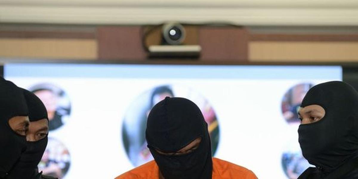 Kardus pembungkus mayat Neng