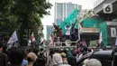 Warga Tanjung Priok berunjuk rasa di depan Gedung Kemenkumham, Jakarta Selatan, Rabu (22/1/2020). Mereka menuntut Menkumham Yasonna Laoly minta maaf atas ucapannya yang menyebut Tanjung Priok adalah daerah miskin, kumuh, dan kriminal. (Liputan6.com/Faizal Fanani)