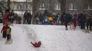 Schoeneberg di distrik Schoeneberg Berlin (8/2/2021). Hujan salju, hembusan angin kencang, dan suhu di bawah nol di utara dan Jerman bagian barat telah menyebabkan gangguan perjalanan. (AFP/ Odd Andersen)