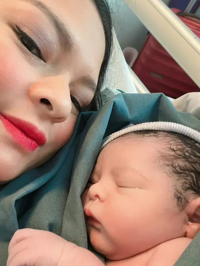 Kabar Bahagia, 7 Artis dan Selebriti ini Melahirkan Anak Mereka di Tahun 2024