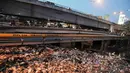 Sejumlah sungai dan kali di Jakarta masih menjadi lokasi sebagian warga untuk membuang sampah. Tampak, tumpukan sampah memenuhi kali Roxy, Jakarta, (9/8/2014). (Liputan6.com/Johan Tallo)