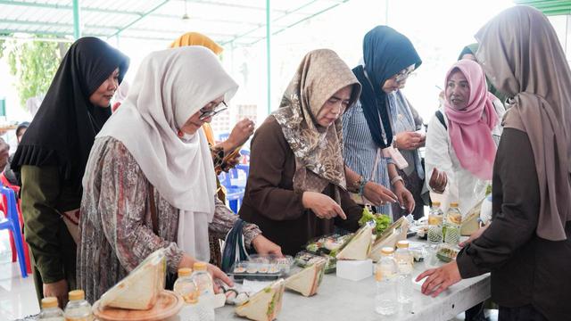 Sandiaga Uno Bikin Pelatihan Olahan Makanan Kekinian, Diikuti Puluhan Ibu-Ibu di Bekasi