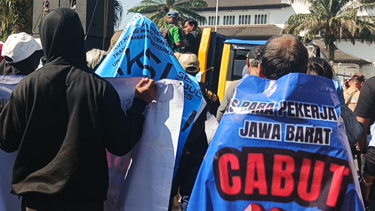 demo pekerja pariwisita