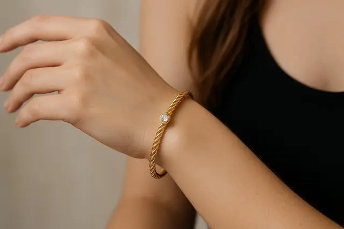 8 Gelang Emas Model Bangle Kekinian 3-5 Gram, Favorit Anak Muda 2025