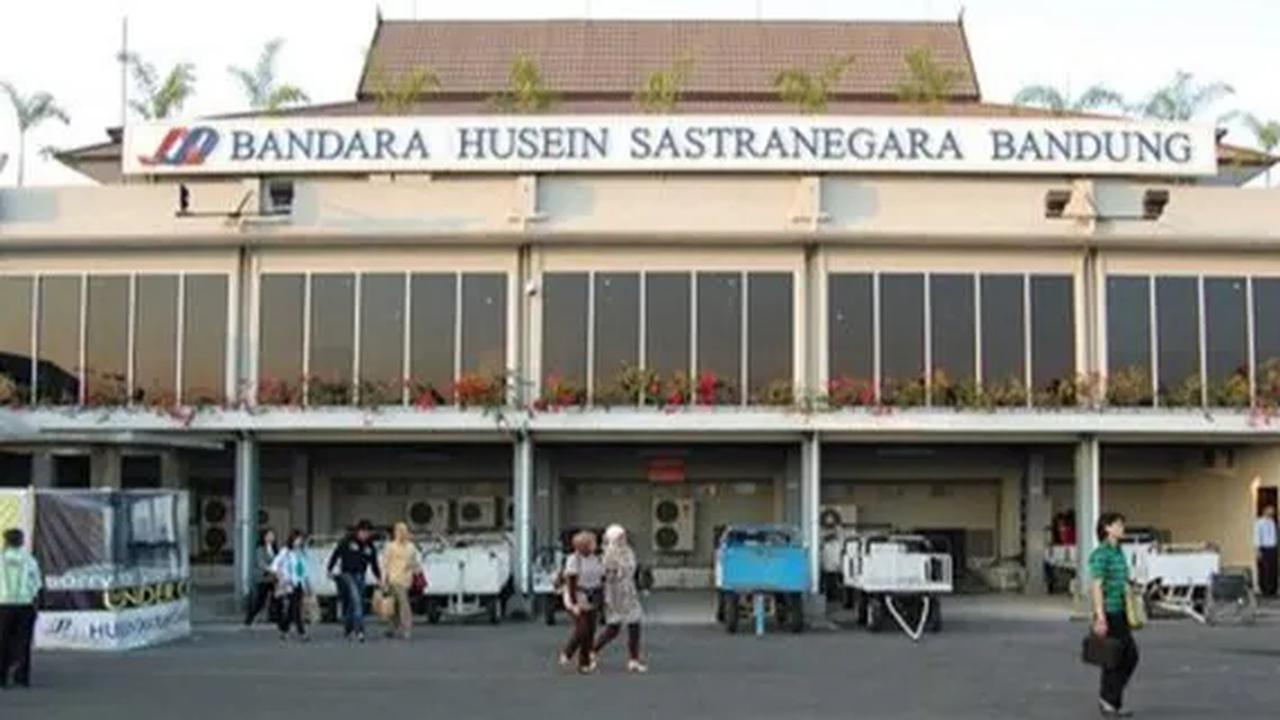 "Kalau rencana pemerintah seperti itu, sebagai konsumen harus menerima. Kasusnya seperti Bandara Polonia sama Yogyakarta di Sleman,"