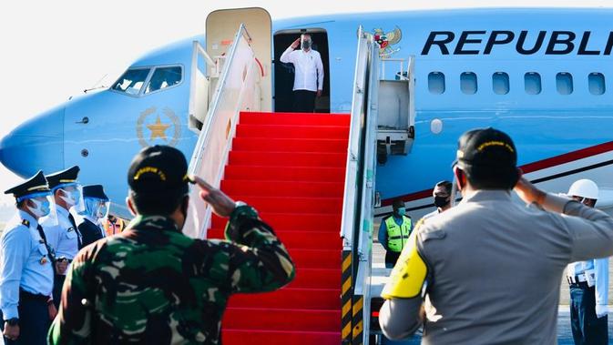 Presiden Jokowi bertolak menuju Aceh dari Pangkalan TNI AU Halim Perdanakusuma Jakarta, Selasa (25/8/2020). (Foto Biro Pers Sekretariat Presiden)