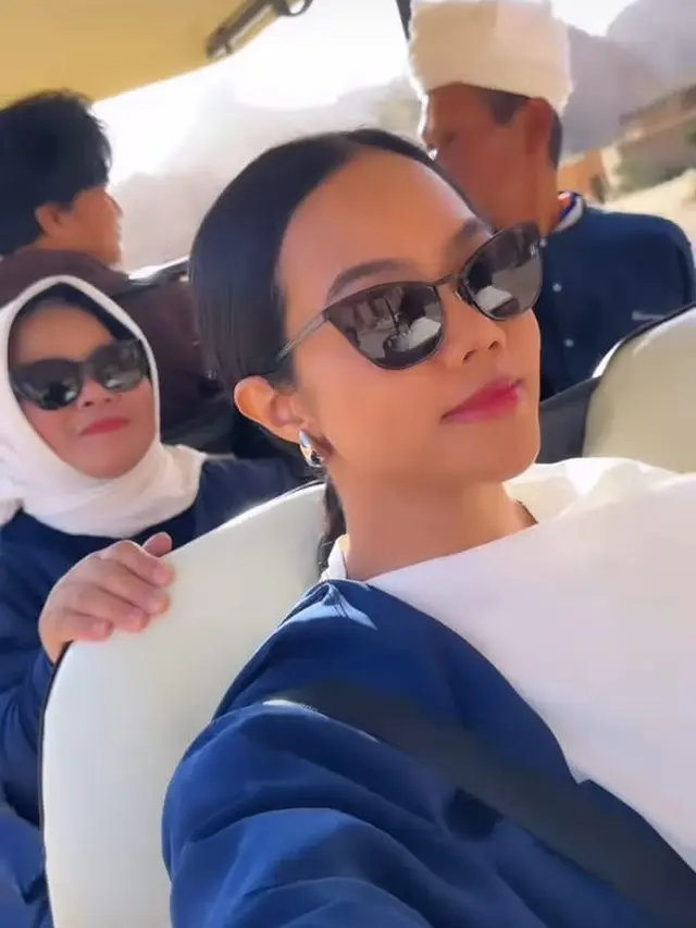 8 Momen Liburan Yura Yunita dan Keluarga di Al Ula, Seru Banget
