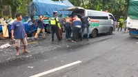 Korban Tewas Kecelakaan di Depan Pantai wisata Gand Watu Dodol di evakuasi ke RSUD Blambangan Banyuwangi. (Istimewa)