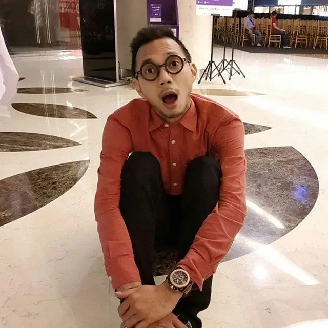 7 Potret Terbaru Norman Kamaru, Eks Polisi yang Jago Nyanyi Lagu India