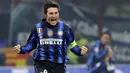 Javier Zanetti. Bek Argentina yang pensiun di Inter Milan Juli 2014 ini total tampil dalam 615 laga di Serie A Liga Italia sejak 1995 hanya bersama Inter. Total 19 musim, ia mencetak 12 gol dan 19 assist. Mulai 2014 hingga kini masih menjabat sebagai wakil presiden Inter Milan. (AFP/Olivier Morin)