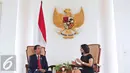 Presiden RI Joko Widodo saat wawancara khusus dengan group SCTV di Istana Bogor, Jawa Barat, Sabtu (16/4). Jokowi membeberkan semua program kerja pemerintahannya dan menjelaskan sikap tegas pemerintah atas tindakan terorisme. (Liputan6.com/Angga Yunair)