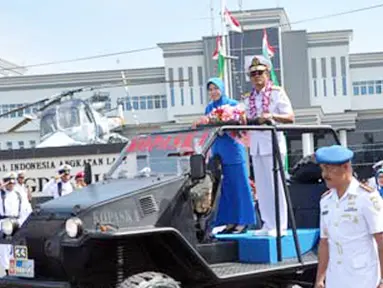 Citizen6, Surabaya: Upacara yang dihelat di lapangan Laut Maluku tersebut, selain parade dan defile, juga disuguhkan orkesta Simponi Kobangdikal  asuhan Komandan Detasemen Markas Kobangdikal Letkol Marinir Ludi Prastiyono. (Pengirim: Penkobangdikal)