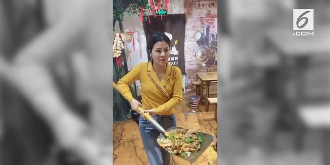 VIDEO: Unik, Restoran Ini Sajikan Makanan Pakai Sekop