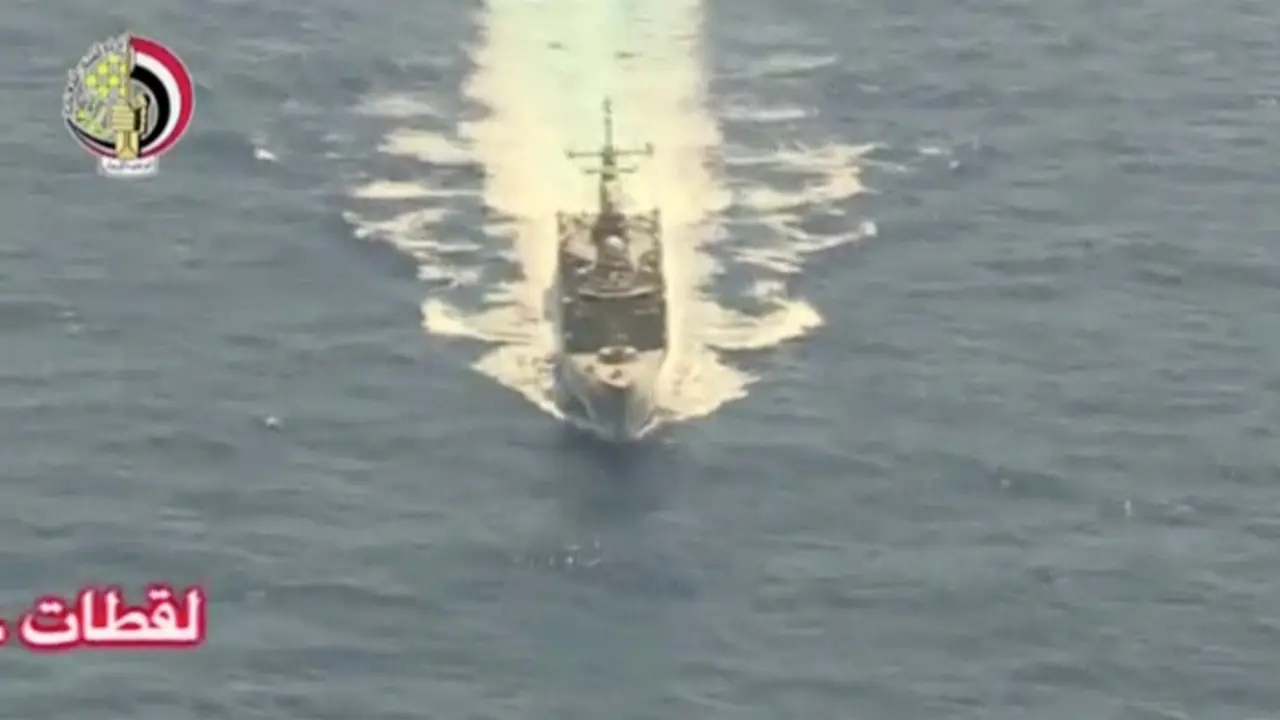 Kapal Mesir Dalam Pencarian Pesawat EgyptAir Hilang. 