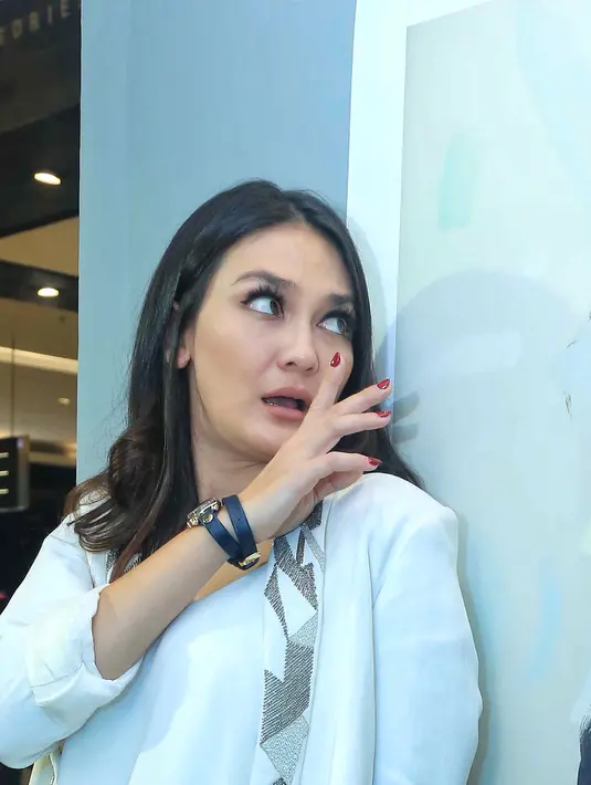 Belum lama ini juga terdengar kabar, bahwa hubungannya dengan kekasih Rheino Barrack tidak mendapatkan restu dari orangtua Rheino. (Adrian Putra/Bintang.com)