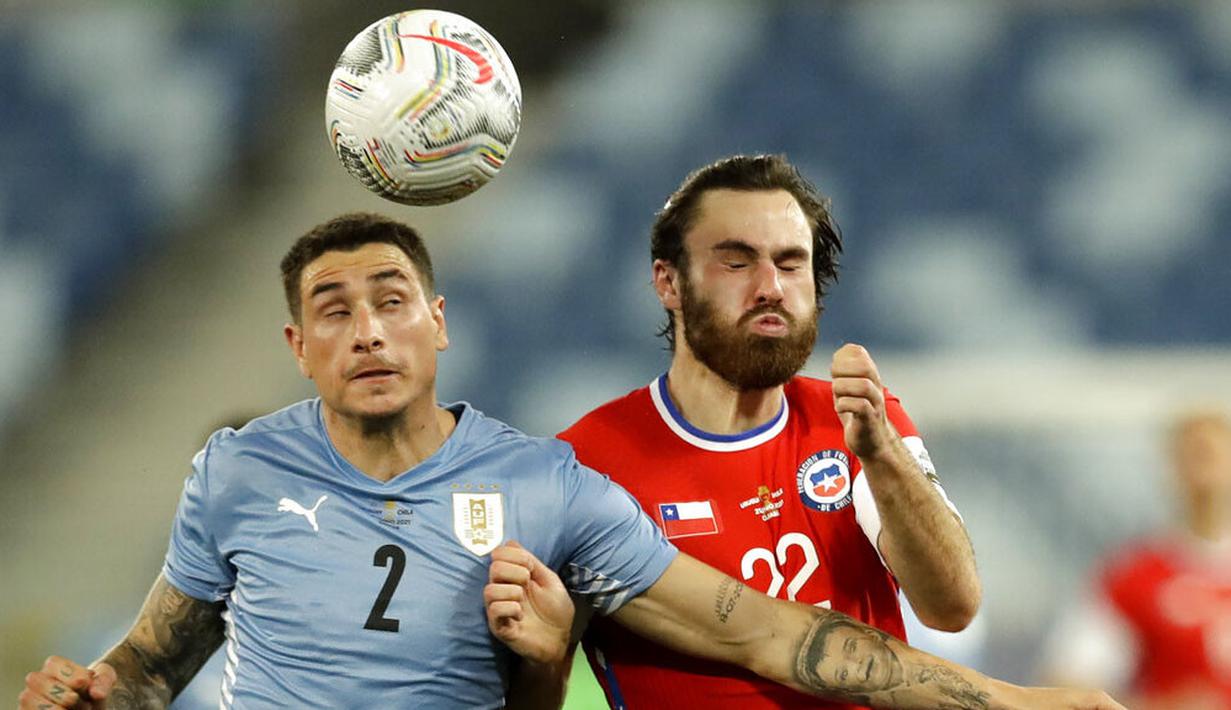 Setelah gol balasan itu, permainan kedua tim jadi lebih menarik dengan saling jual beli serangan. Namun sayang, tak ada gol tambahan tercipta hingga wasit meniup peluit tanda berakhirnya pertandingan, skor sama kuat 1-1. (AP/Bruna Prado)