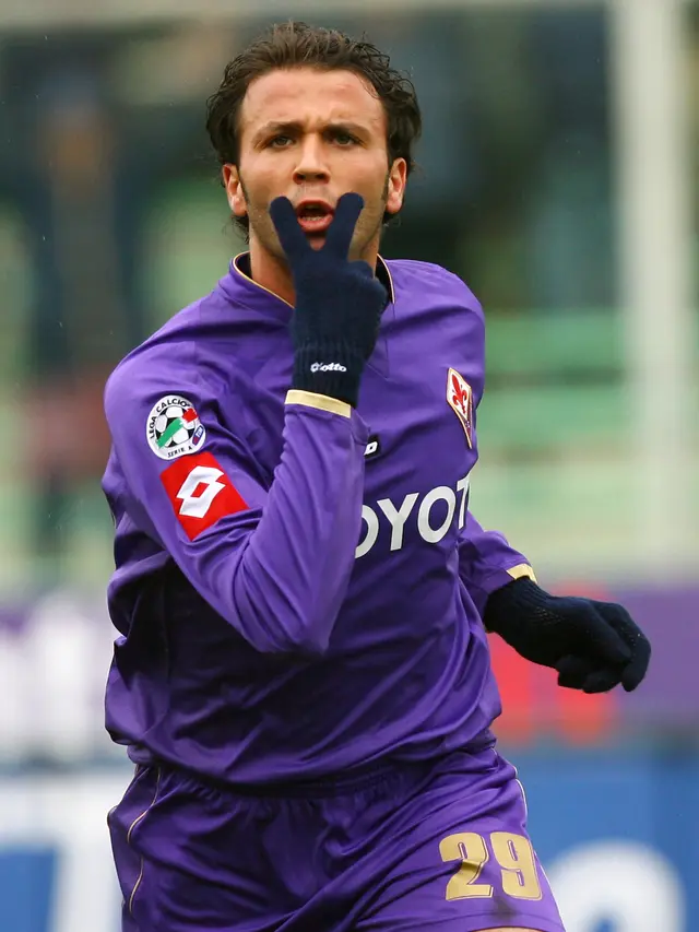 Selebrasi ikonik Giampalo Pazzini.