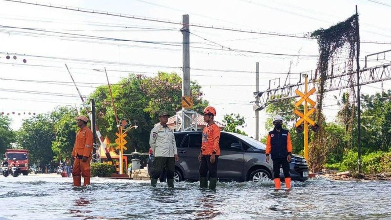 Banjir Rob Jakarta Landa 23 RT dan Dua Ruas Jalan, BPBD DKI Siaga Penuh
