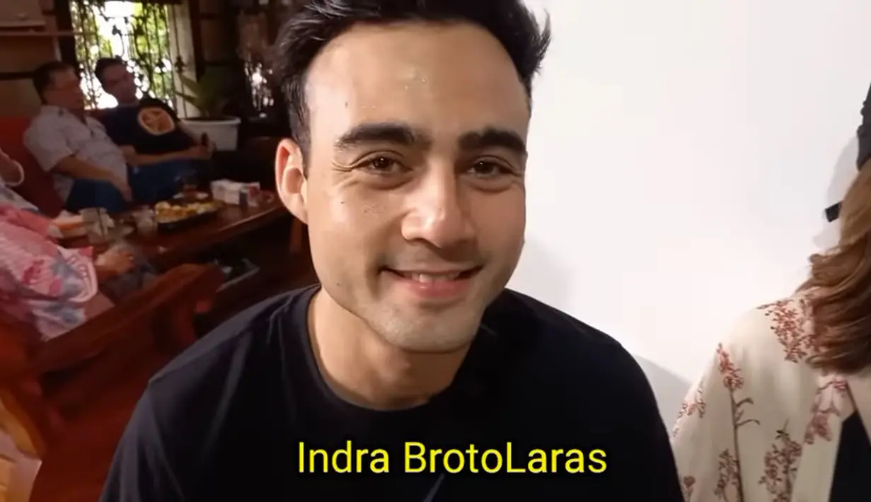 Pemeran Andre dalam sinetron Tajwid Cinta, Indra Brotolaras tampak hadir bersama sang istri. [Youtube/Nourma Yunita Channel]