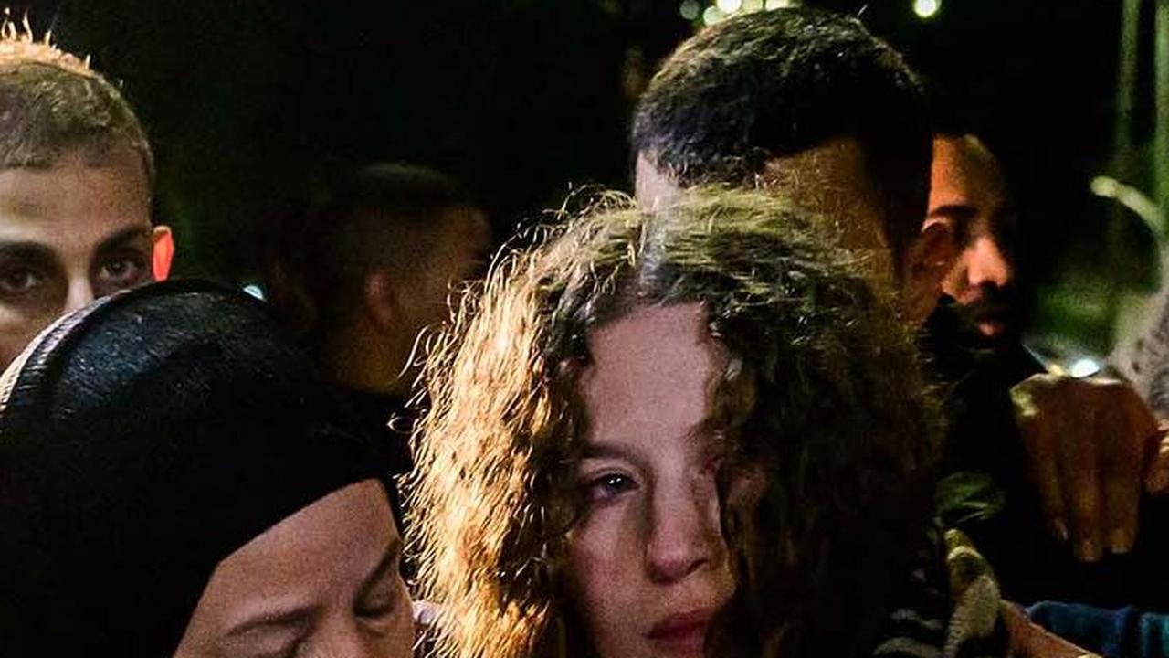 FOTO: Aktivis Wanita Palestina Ahed Tamimi Dibebaskan dari Penjara Israel