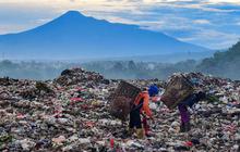 FOTO: TPA Galuga, Gunung Sampah di Tengah Keindahan Alam Bogor
