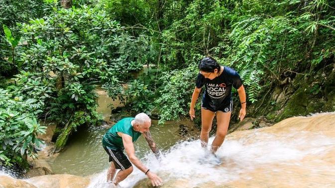 Air terjun lengket di Chiang Mai, jadi salah satu destinasi yang menarik untuk dikunjungi (Dok.Instagram@takemetour_thailand/https://www.instagram.com/p/B9W-6qthoEh/?utm_source=ig_embed/Komarudin)