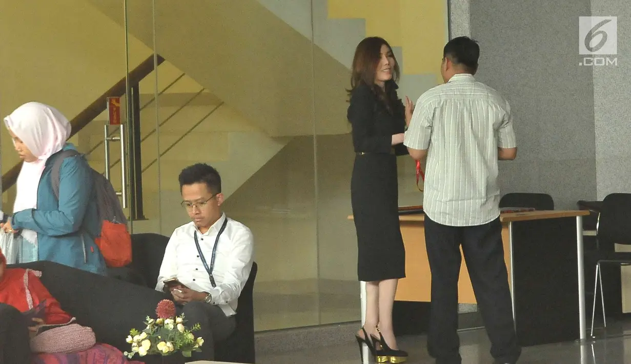 Inayah diperiksa penyidik KPK sebagai saksi kasus dugaan korupsi KTP Elektronik dengan tersangka Andi Narogong, Jakarta, Selasa (6/6). (Liputan6.com/Helmi Afandi)