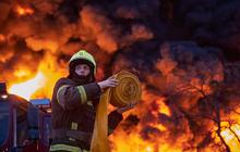 FOTO: Serangan Rusia Picu Kebakaran Hebat  dan Korban Jiwa di Kyiv