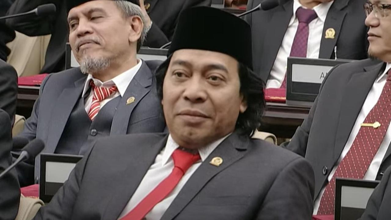 Hampir 3 Jam Ikut Pelantikan DPD, Komeng Berkelakar Merasa Ngantuk Hanya Duduk