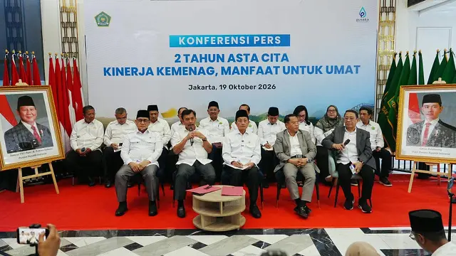 Konferensi pers dua tahun capaian kinerja Kementerian Agama (Kemenag) di Kantor Kemenag, Jakarta Pusat, Senin (19/10). (Liputan6.com/Alya Putri)