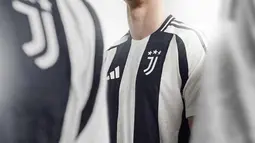 Untuk jersey kandang 2024/2025 ini, Juventus dan Adidas mengambil tema bulan. (FOTO: instagram.com/juventus/?hl=id)