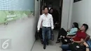 Shogo Sakuramoto, suami dari penyanyi Prastiwi Dwiarti atau Tiwi usai mengikuti sidang perceraian di Pengadilan Agama Tigaraksa, Tangerang, Rabu (22/3). Shogo tak banyak komentar soal alasan Tiwi menggugatnya cerai. (Liputan6.com/Herman Zakharia)