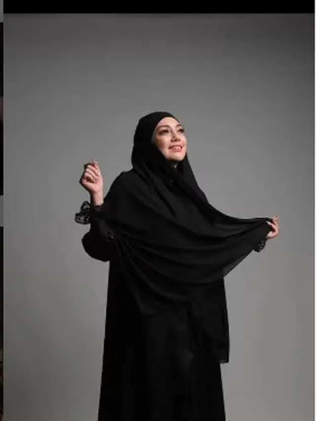 Celine Evangelista kembali tampil memakai hijab (Foto: Instagram @fadi.iskandar)