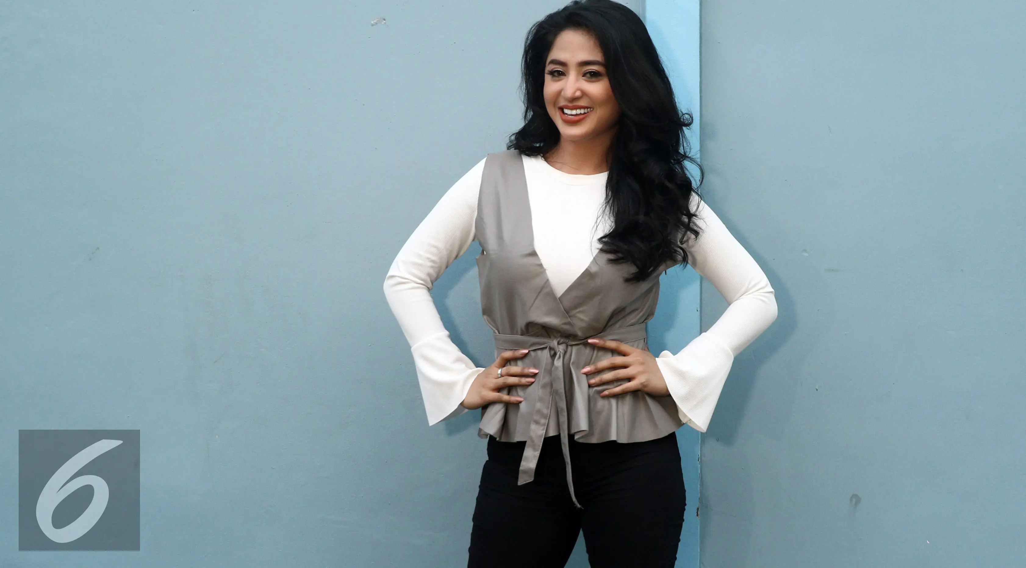 Dewi Perssik (Herman Zakharia/Liputan6.com)