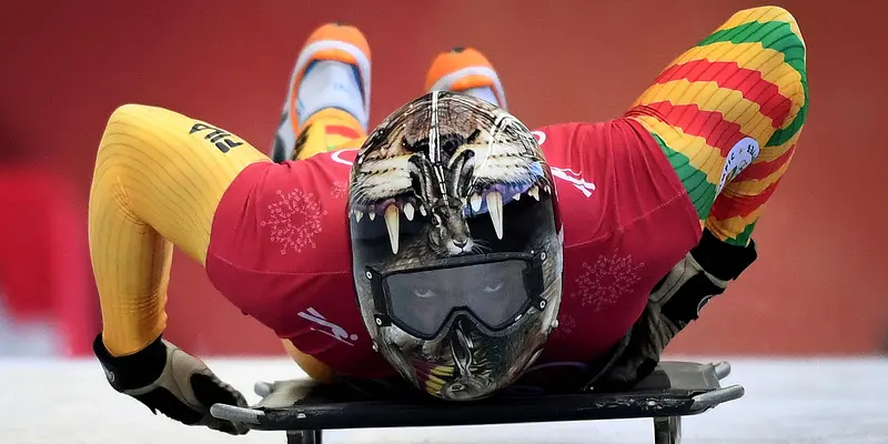 Deretan Helm Nyentrik Atlet Balap Kereta Salju di Olimpiade Pyeongchang