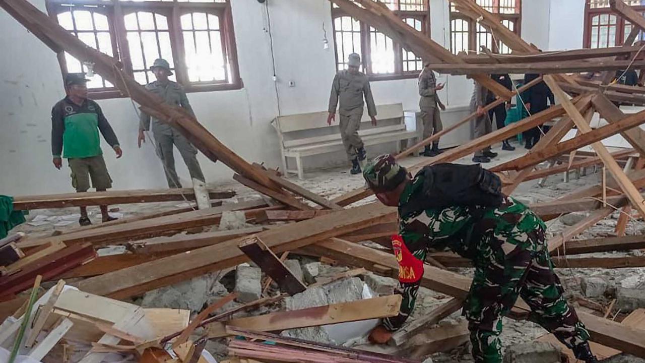 FOTO: TNI AD Bergerak Cepat Bantu Pemulihan Pasca Gempa Poso